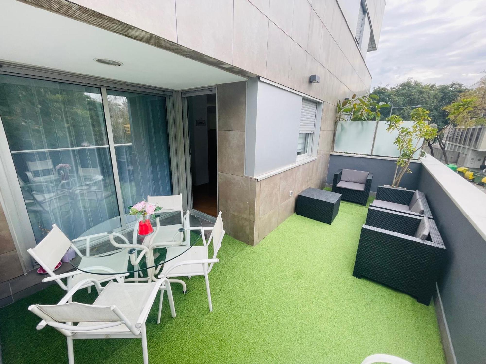 Luxe Forum Terrace Апартаменты *